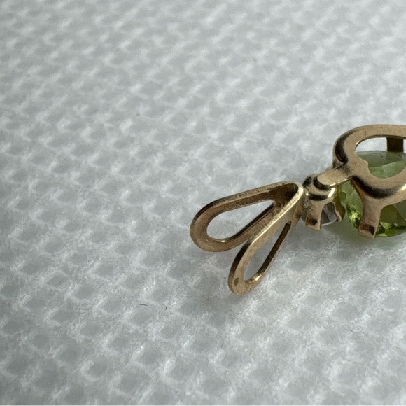 10K Yellow Gold Heart Shape Peridot And Cubic Zirconia Accent Pendant Estate - Picture 9 of 13